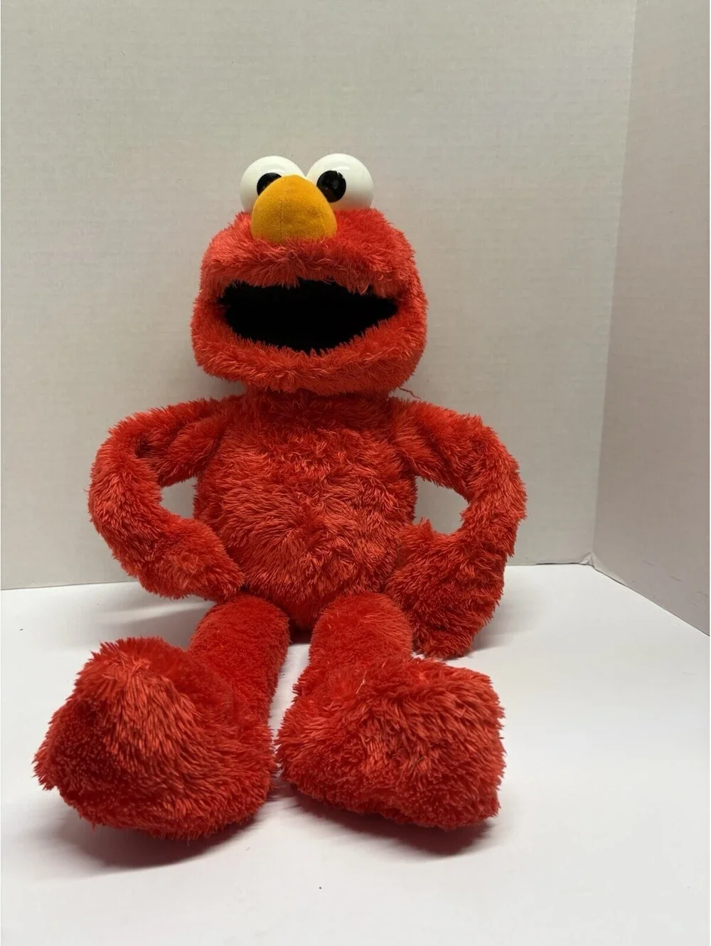 Hugging 2012 Sesame Street Elmo 22” Plush Talks/Sings Arms And Mouth Move